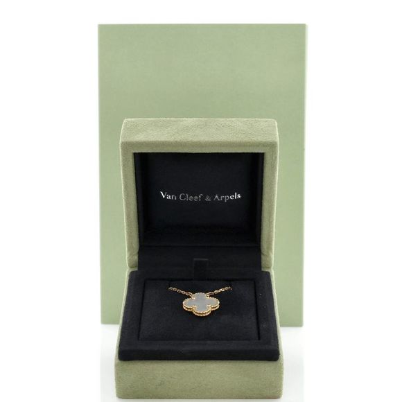 Van Cleef & Arpels Vintage Alhambra Pendant Necklace 18K Yellow Gold and Mother - Picture 2 of 4